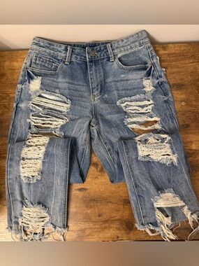 Hot Kiss Distressed Straight Leg Jeans in Light Blue